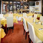 Adonis Hotel