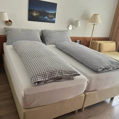 Adonis Hotel