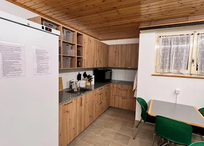 أدونيس فندق