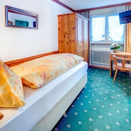 Adonis Hotel 3*