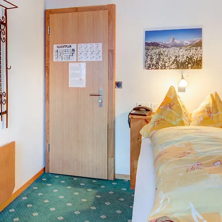 Adonis Hotel 3*